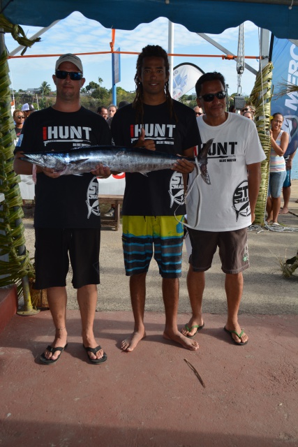 Un paere pour une troisème place pour le team Tefana (Yann BRUA, Dell LAMARTINIERE, Rahiti BUCHIN) Un paere pour une troisème place pour le team Tefana (Yann BRUA, Dell LAMARTINIERE, Rahiti BUCHIN)