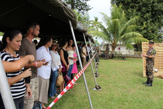 Séminaire sur le thème de l'armée de terre et de l'éducation à la caserne Broche à Arue.