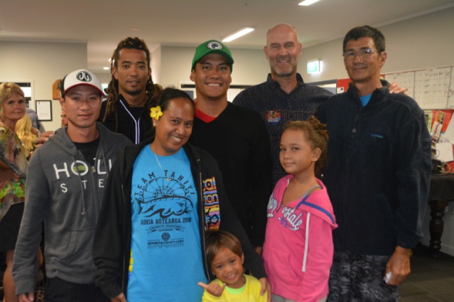 L'équipe avec Darren SHIELD, sponsor de la compétition L'équipe avec Darren SHIELD, sponsor de la compétition