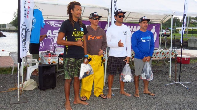 le podium des experts avec de G à D Dell LAMARTINIERE, Joel DROLLET Vaihoarii TAEATUA et Teva MONTAGNON (Alain P)