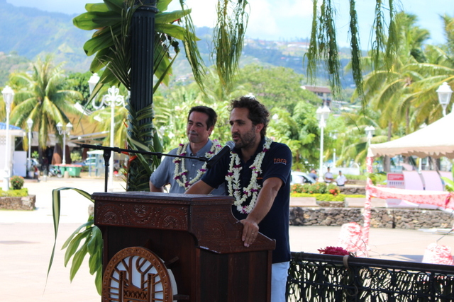 Serge Planes, directeur du Criobe et de l'expédition Tara 2016-2018 et au micro Romain Troublé, directeur général.