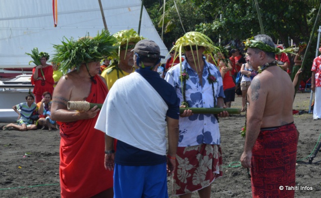 Les amis de Hokulea ont présenté les urgences environnementales de la Polynésie au ministre Heremoana Maamaatuaiahutapu