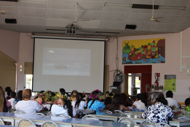 Projection de documentaires dans le réfectoire. Projection de documentaires dans le réfectoire.