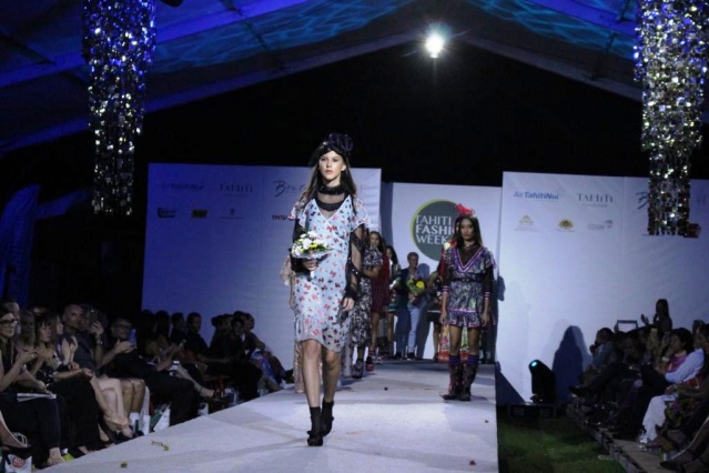 Tahiti Fashion Week : Marie est la 2ème dauphine. Tahiti Fashion Week : Marie est la 2ème dauphine.