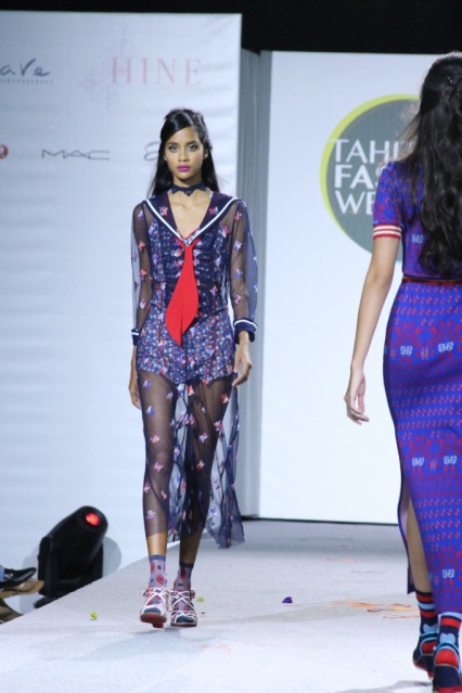 Robe haute couture signée Anna Sui, New York. Robe haute couture signée Anna Sui, New York.