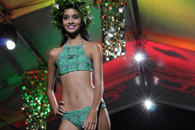 Maillot deux pièces de Rereata Flyingcloud. Maillot deux pièces de Rereata Flyingcloud.