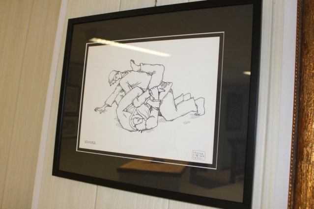 Les œuvres racontent le quotidien du peintre. Avec Kimura, un dessin à l’encre de Chine, il fait un clin d’œil à sa nouvelle activité le jujitsu. Les œuvres racontent le quotidien du peintre. Avec Kimura, un dessin à l’encre de Chine, il fait un clin d’œil à sa nouvelle activité le jujitsu.