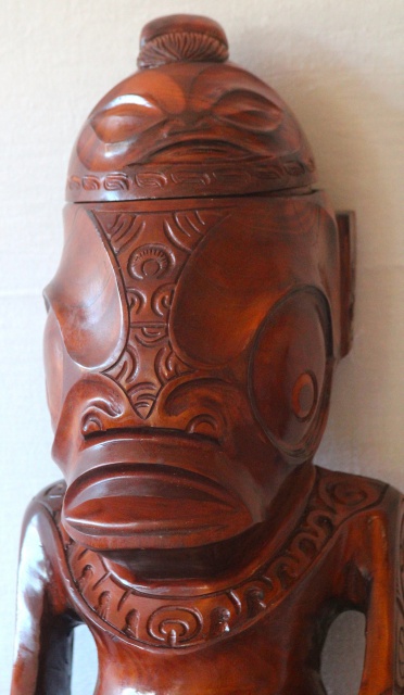 Tiki à tête creuse en bois de miro